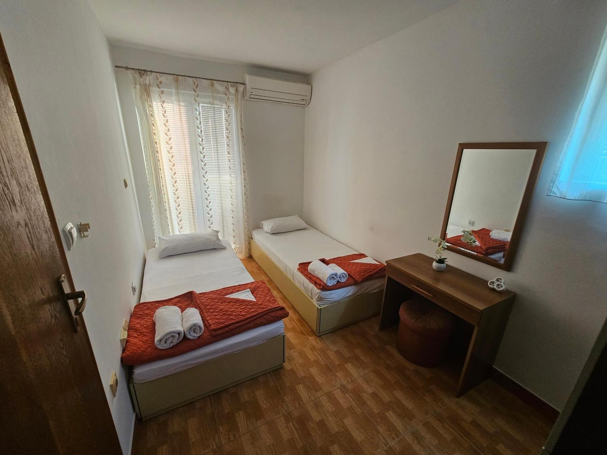 Apartments Drobni Pijesak Petrovac Bilik gambar