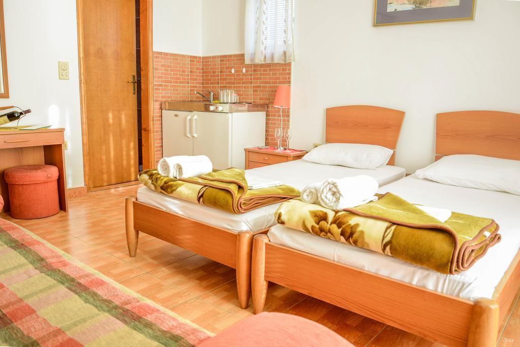 Apartments Drobni Pijesak Petrovac Luaran gambar